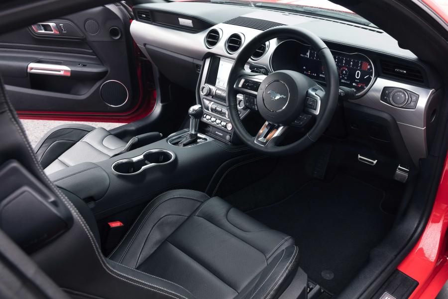 Интерьер Ford Mustang GT Fastback 2018 года  (AU) (фото 38 из 40)